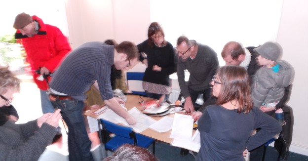 Members of Deptford Heart workout how to install the diffusion tubes for measuring air pollution, February 2014